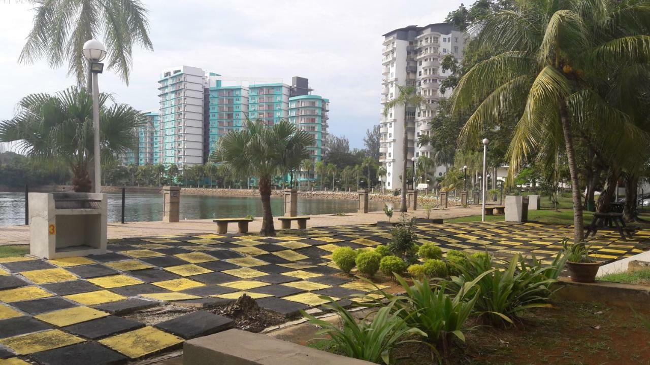 Homestay Haizal Telok Kemang Петалинг Джая Екстериор снимка