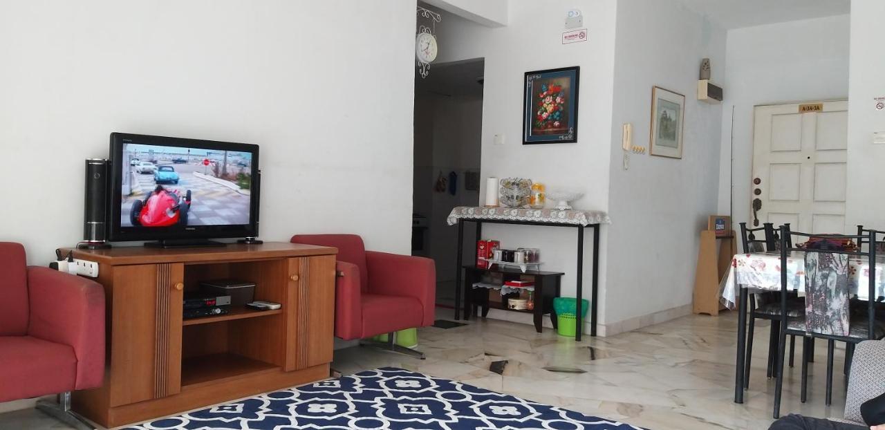 Homestay Haizal Telok Kemang Петалинг Джая Екстериор снимка